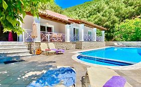 Villa Fantasia With Private Pool By Dadovillas